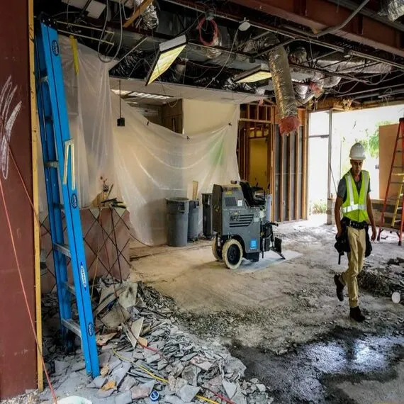 Demolición de edificio comercial